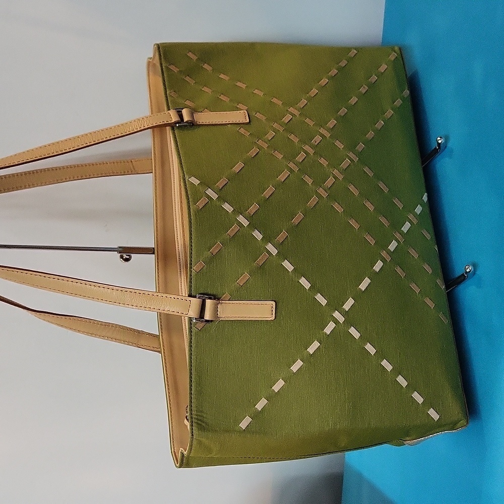 Burberry Green Tote - Picture 2 of 14